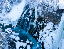 青い滝　白鬚の滝